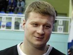 В Курске Александр Поветкин открыл турнир по боксу памяти своего отца В Курске Александр Поветкин открыл турнир по боксу памяти своего отца