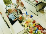 Курянин украл из супермаркета бутылку водки и коньяка Курянин украл из супермаркета бутылку водки и коньяка