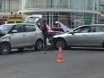 В Курске не разминулись две иномарки. Имеются потерпевшие В Курске не разминулись две иномарки. Имеются потерпевшие