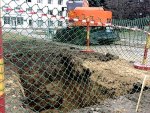 ЧП произошло на улице Карла Маркса: в яму упал курянин, которую вырыли коммунальщики ЧП произошло на улице Карла Маркса: в яму упал курянин, которую вырыли коммунальщики