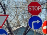 Представители территориального ОГИБДД о том, что на автодорогах Курского района не хватает 100 знаков Представители территориального ОГИБДД о том, что на автодорогах Курского района не хватает 100 знаков
