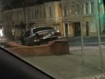 На Красной площади в Курске по причине толкновения иномарку отбросило на тротуар На Красной площади в Курске по причине толкновения иномарку отбросило на тротуар