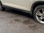 Инцидент в центре Курска: 3 машины пробили колеса в одной яме Инцидент в центре Курска: 3 машины пробили колеса в одной яме