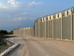 Греция заканчивает строительство стены на границе с Турцией на фоне опасений афганского миграционного кризиса Греция заканчивает строительство стены на границе с Турцией на фоне опасений афганского миграционного кризиса